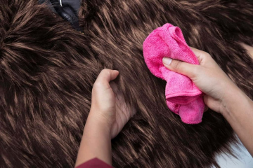 Cách làm sạch áo lông cừu đúng chuẩn, bảo quản áo bền đẹp