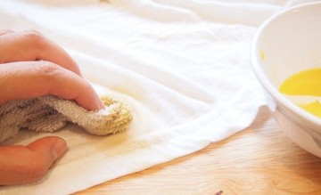 Cách làm sạch gỉ sắt trên quần áo đơn giản hiệu quả tại nhà