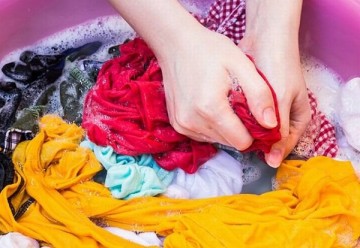 Hướng dẫn cách tẩy áo len bị lem màu hiệu quả bằng nguyên liệu tự nhiên!
