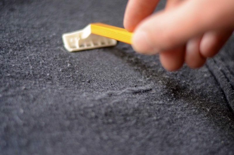 cách làm sạch quần áo bị dính lông