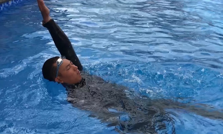 kỹ thuật bơi ngửa chuẩn